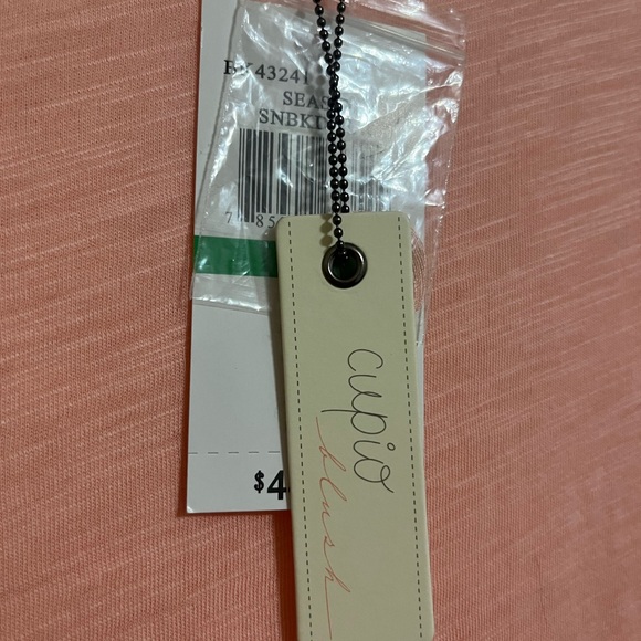 Ladies Peach top with ruffle bottom - size Large - Picture 2 of 3